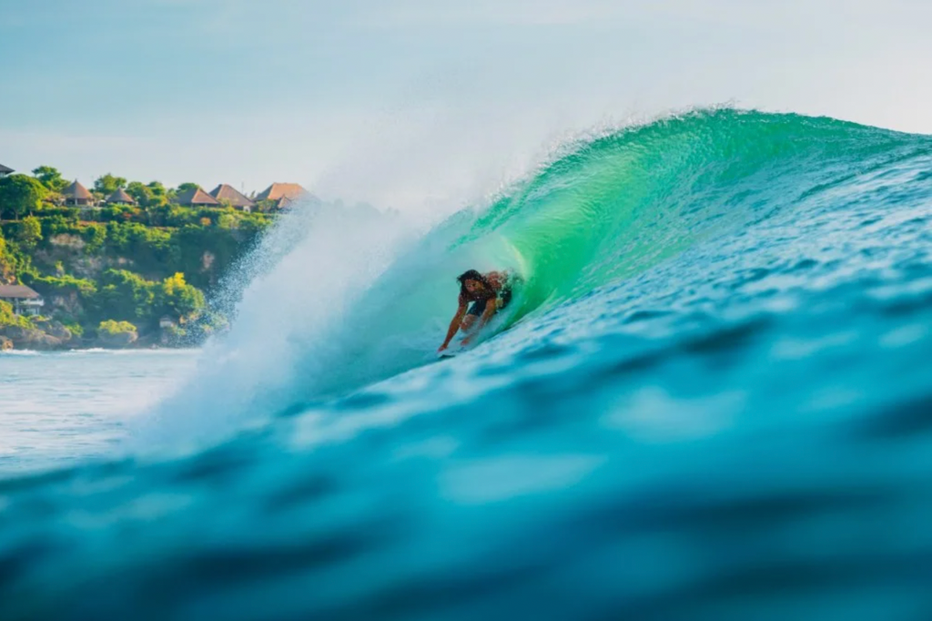 Surfing Uluwatu in Bali